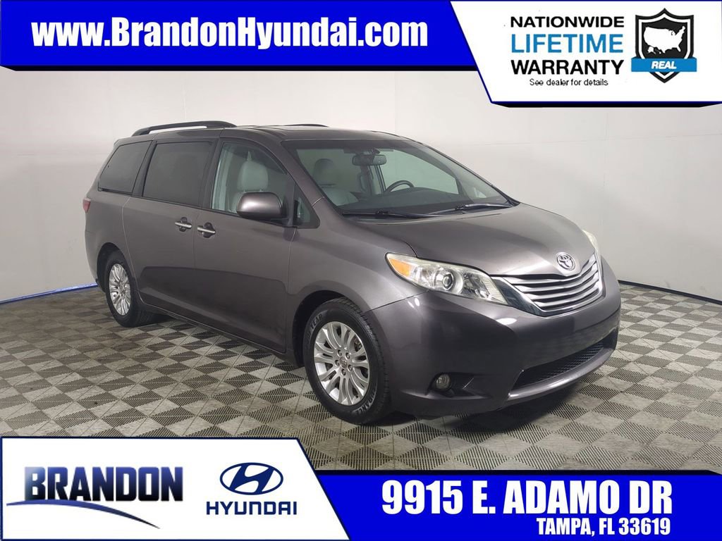 Used 2016 Toyota Sienna XLE FWD image 1