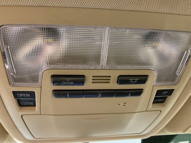 Used 2014 Toyota Highlander Limited image 26