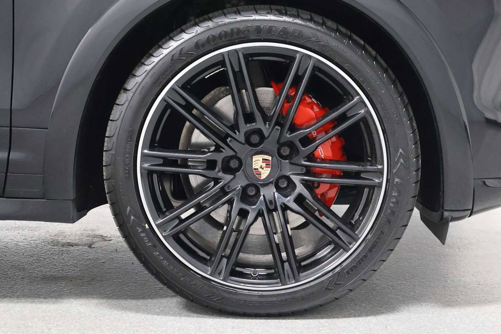 Used 2014 Porsche Cayenne GTS AWD/4WD image 12