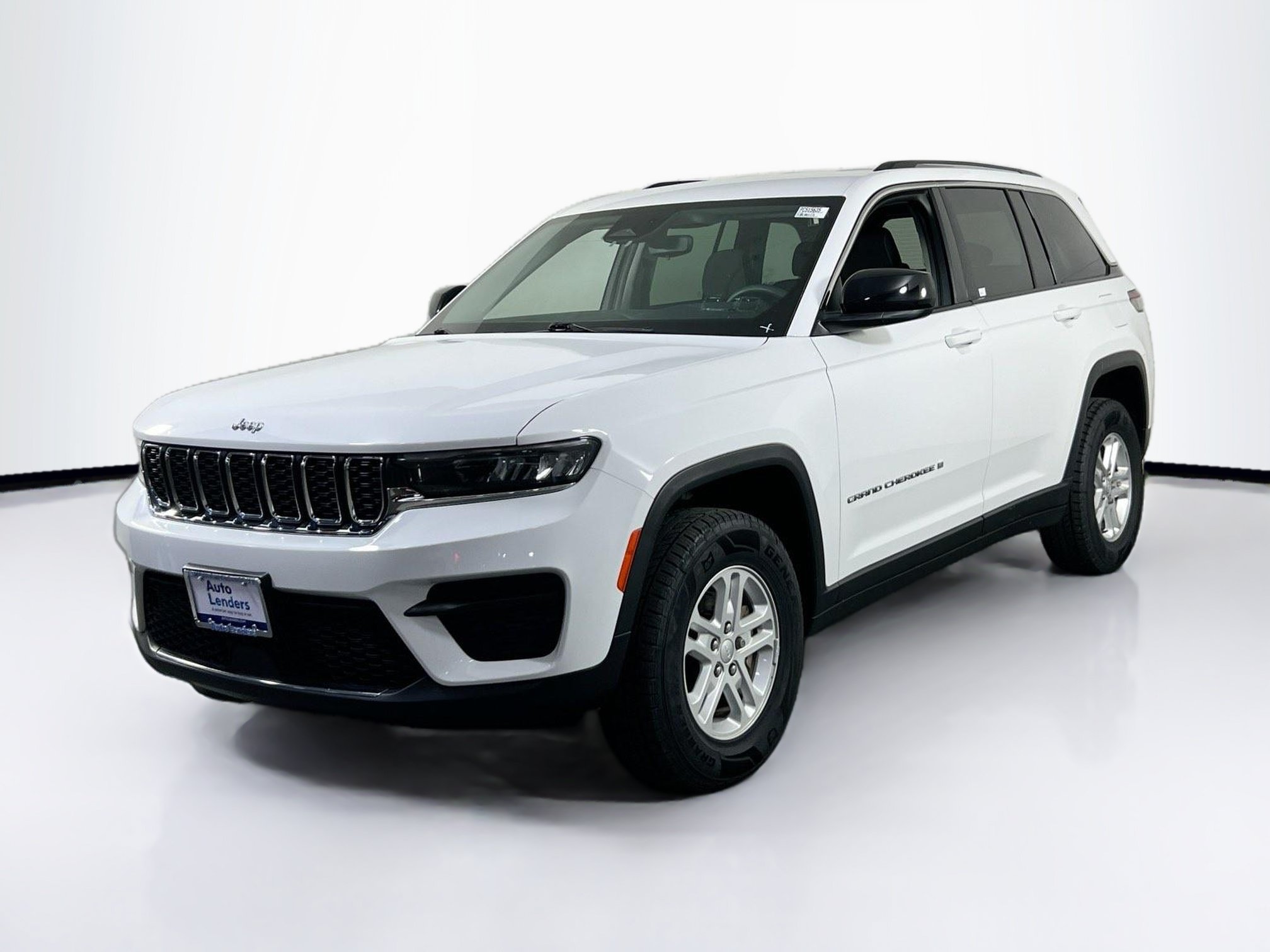 Used 2023 Jeep Grand Cherokee Laredo AWD/4WD image 1