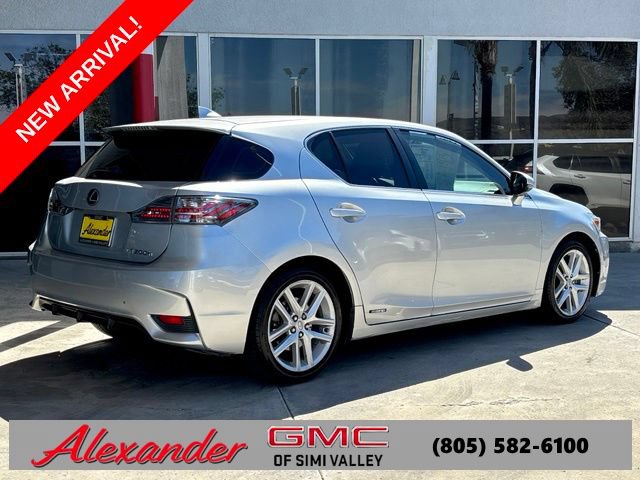 Used 2015 Lexus CT 200h w/ Navigation Package FWD image 3