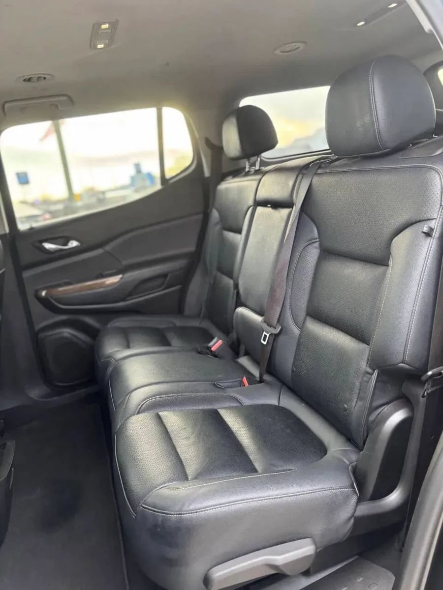 Used 2020 GMC Acadia SLE FWD image 17