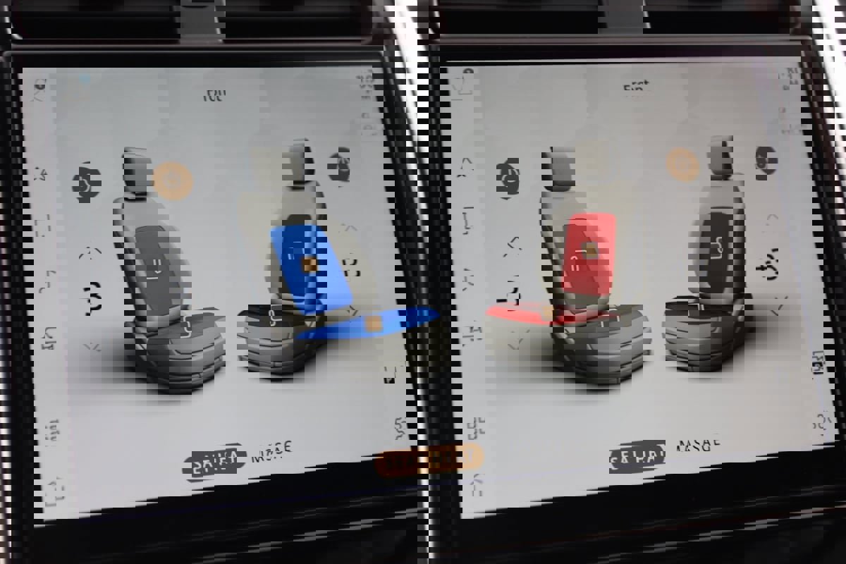 Used 2023 Land Rover Discovery S R-Dynamic image 8