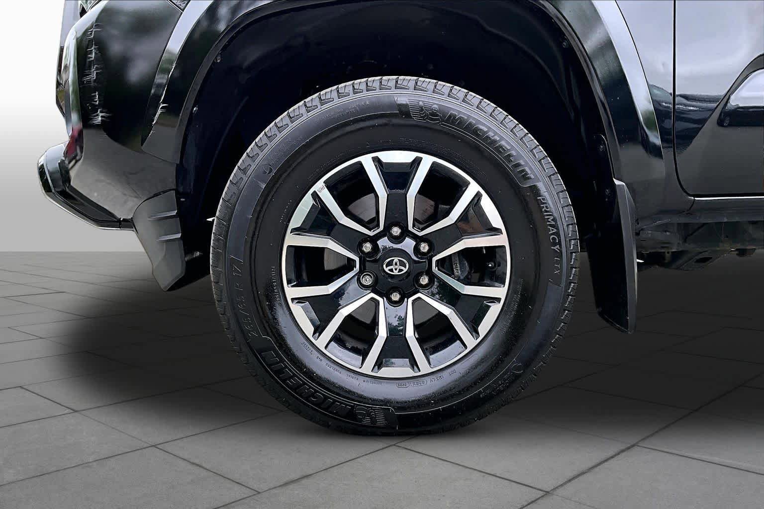 Used 2023 Toyota Tacoma TRD Sport AWD/4WD image 11