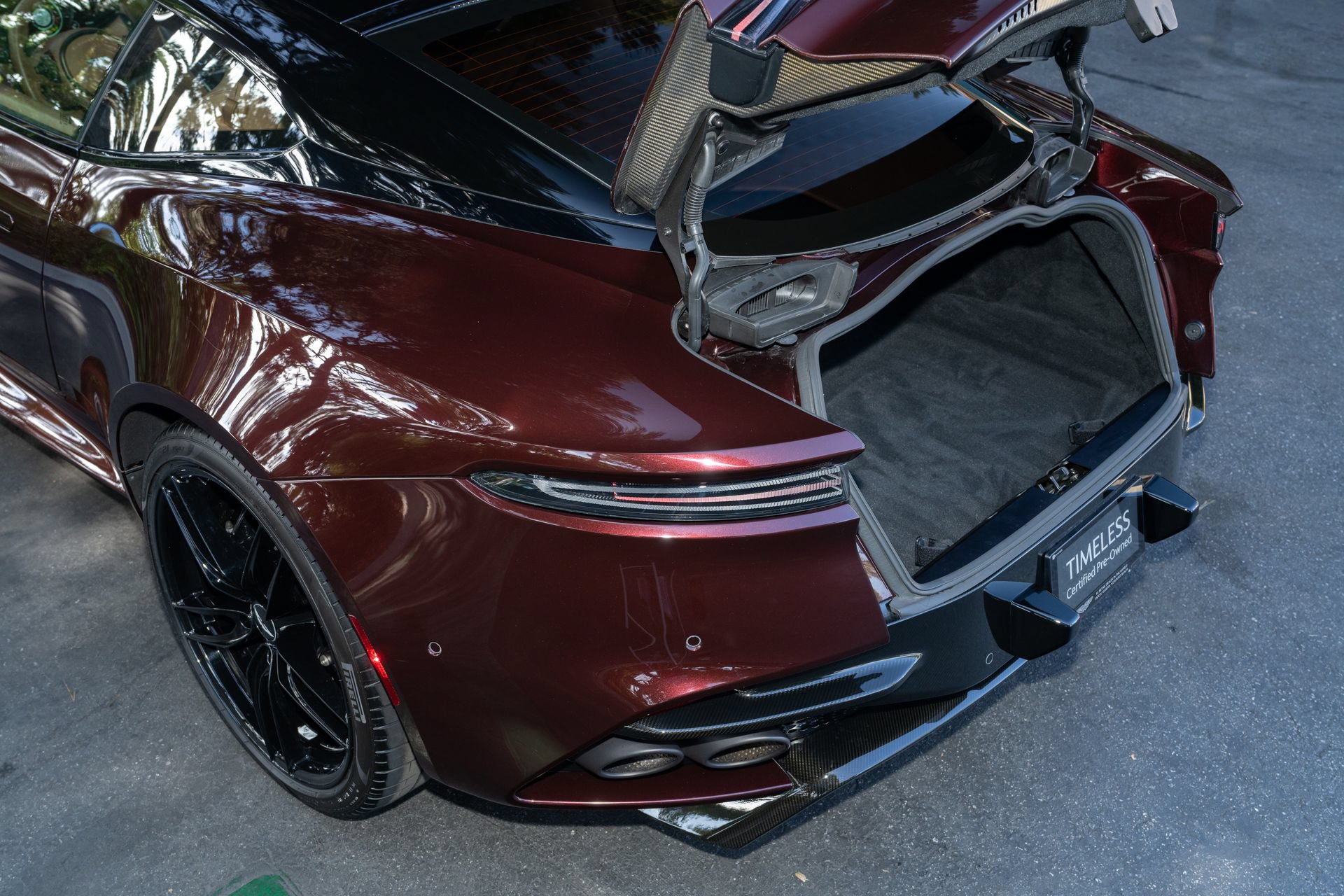 Used 2020 Aston Martin DBS Superleggera RWD image 7