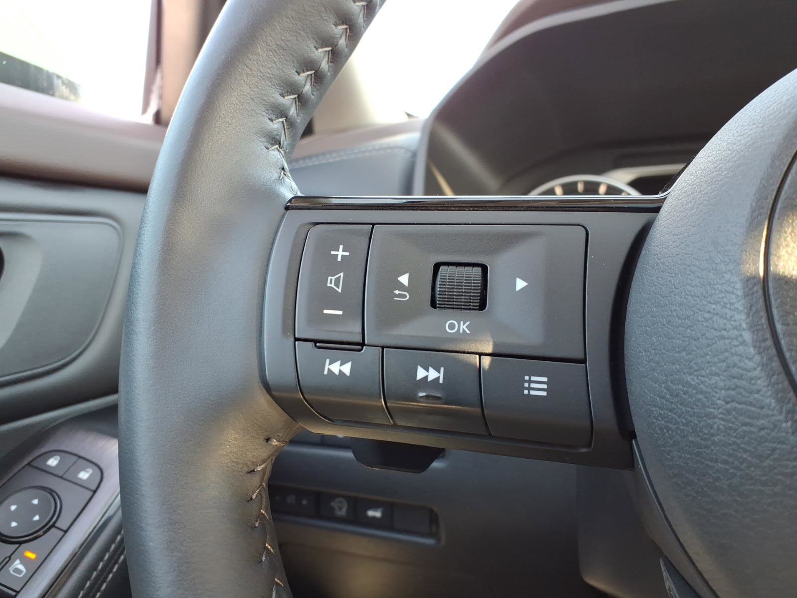 Used 2023 Nissan Rogue SV w/ SV Premium B Package image 27