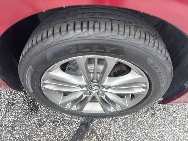 Used 2017 Toyota Camry SE w/ Moonroof Package FWD image 9