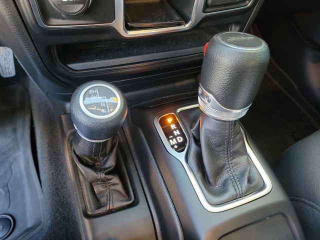 Used 2023 Jeep Gladiator Sport image 30