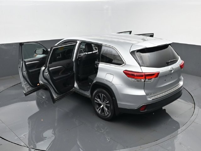 Used 2019 Toyota Highlander Plus AWD/4WD image 24