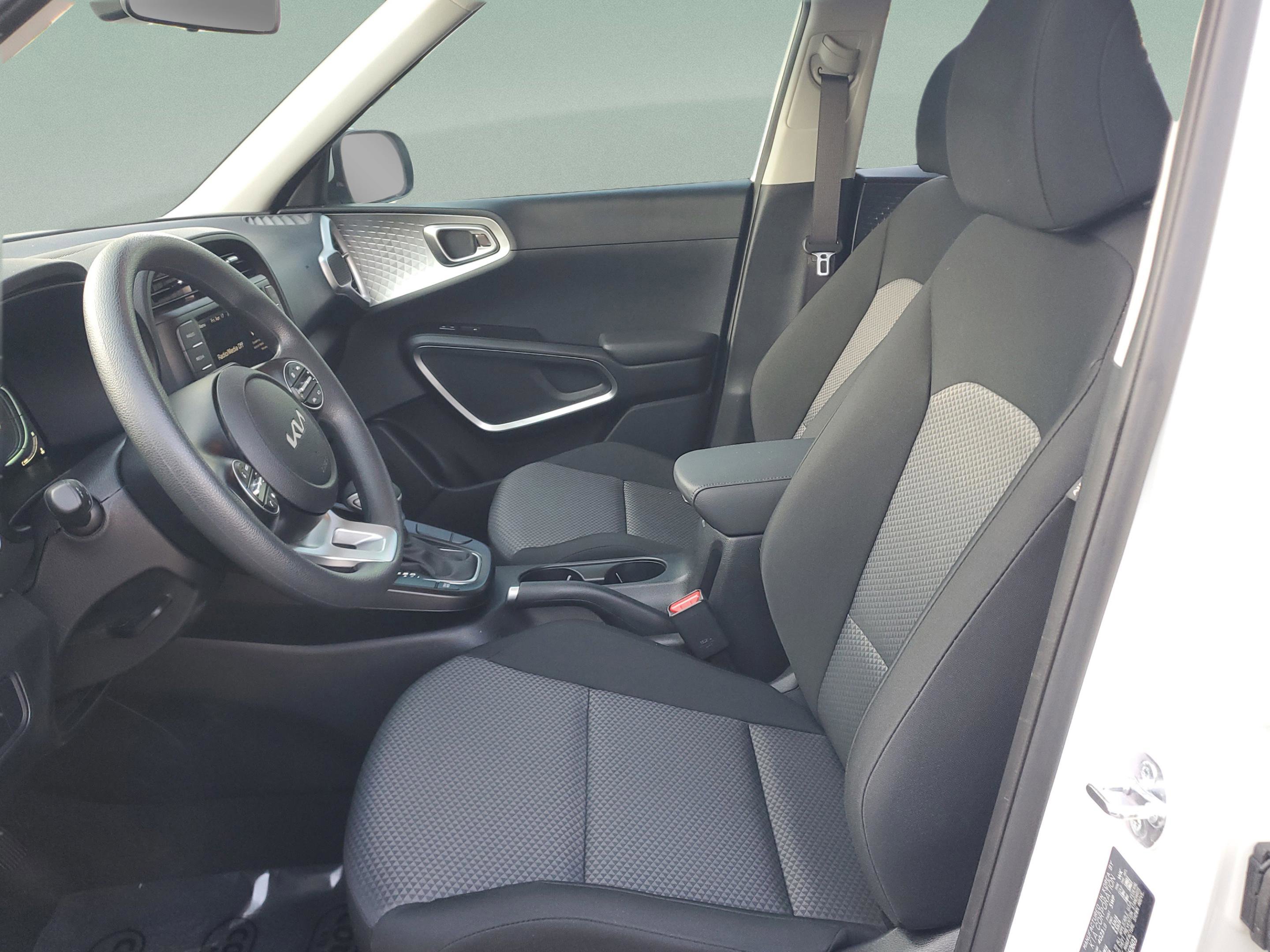 Certified 2025 Kia Soul LX w/ LX Technology Package image 15