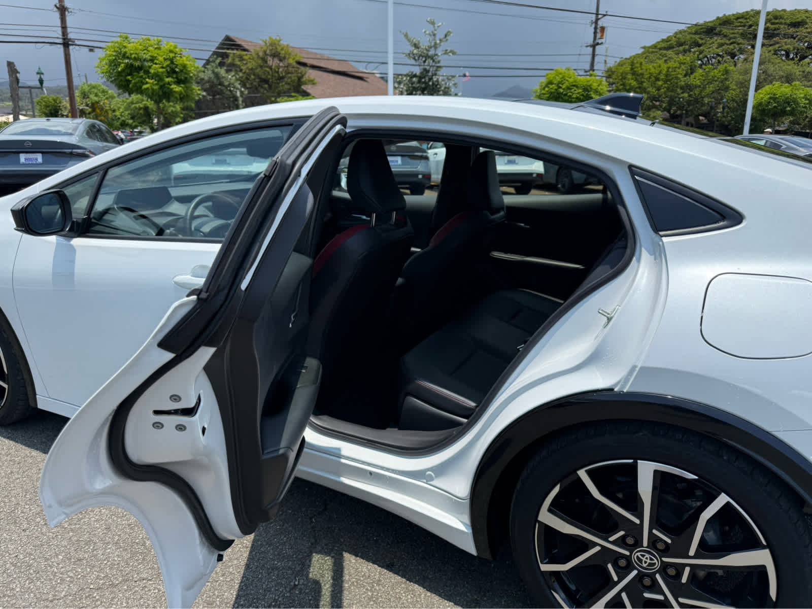 Used 2024 Toyota Prius Prime FWD image 9