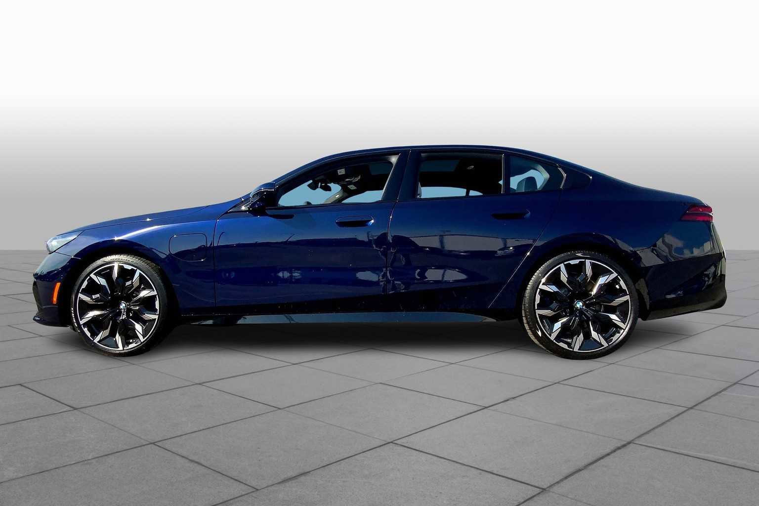 New 2026 BMW 550e xDrive w/ Premium Package image 13