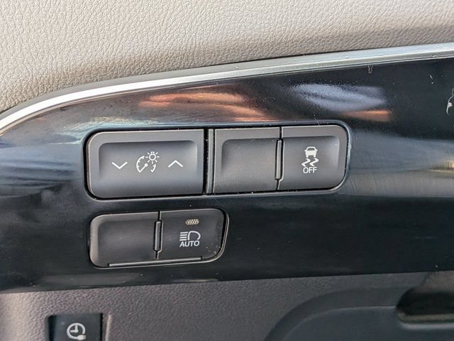 Certified 2020 Toyota Prius Prime XLE FWD image 24