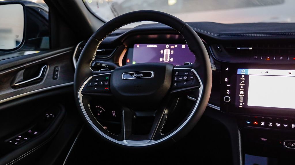 New 2026 Jeep Grand Cherokee Limited w/ Limited Altitude Package image 17