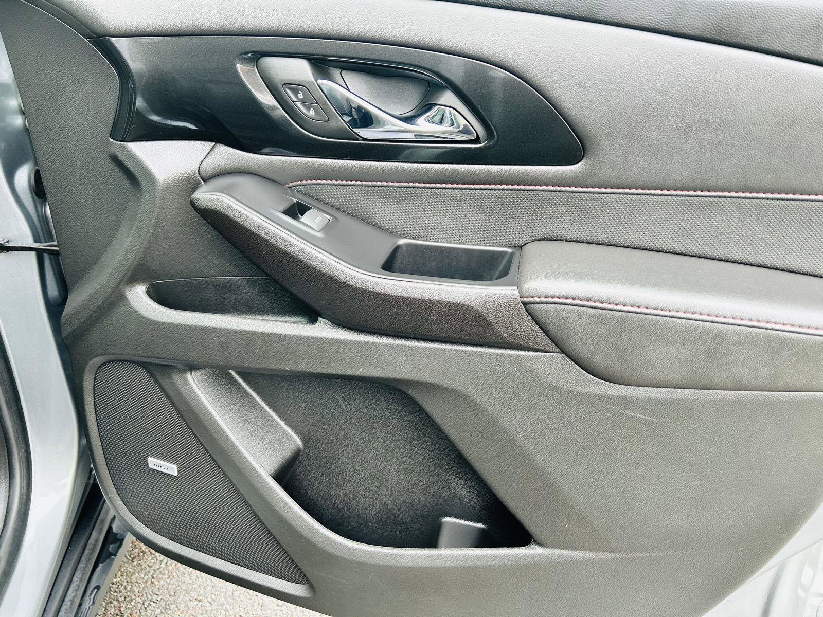 Used 2023 Chevrolet Traverse RS image 31