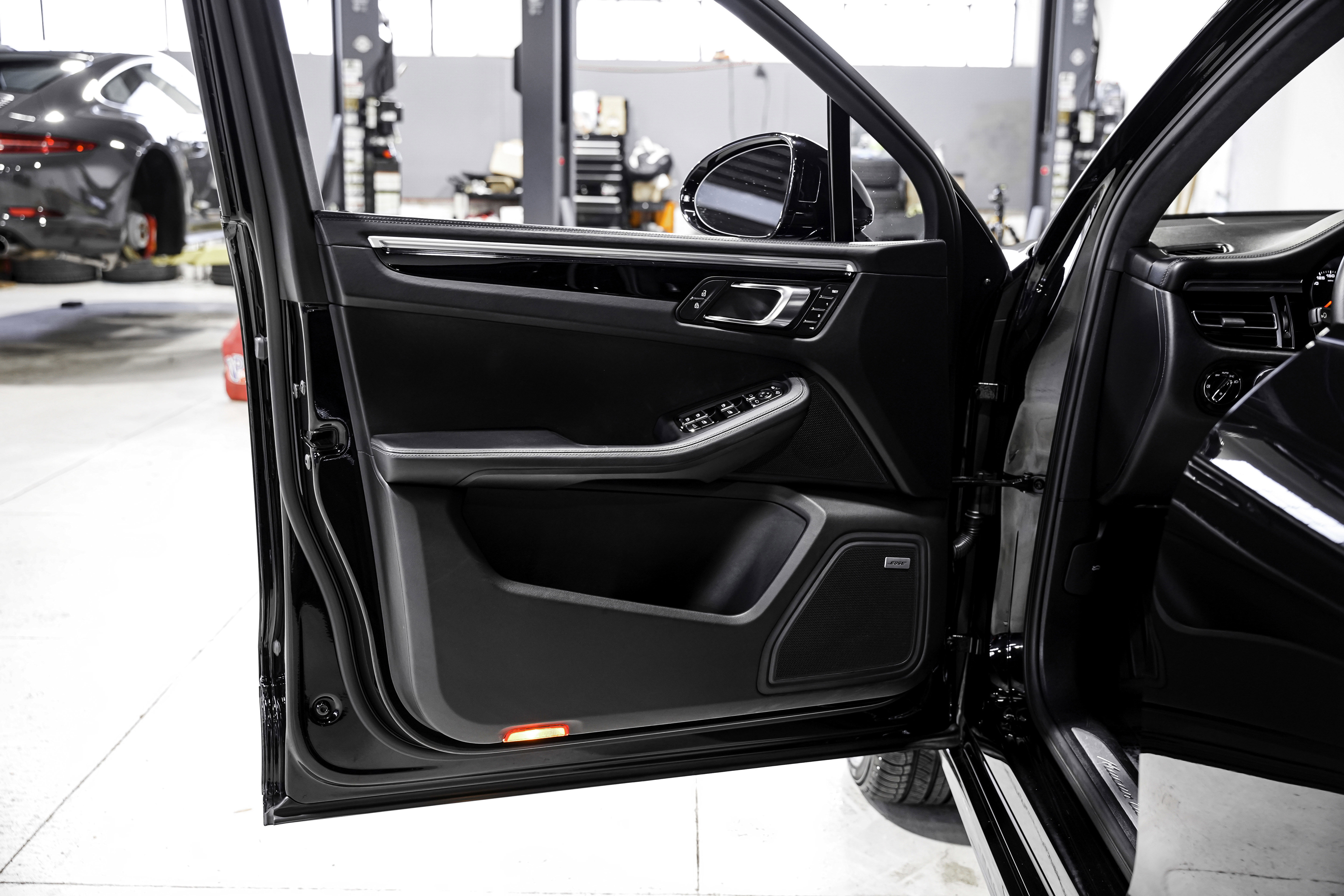 Used 2020 Porsche Macan Turbo image 20