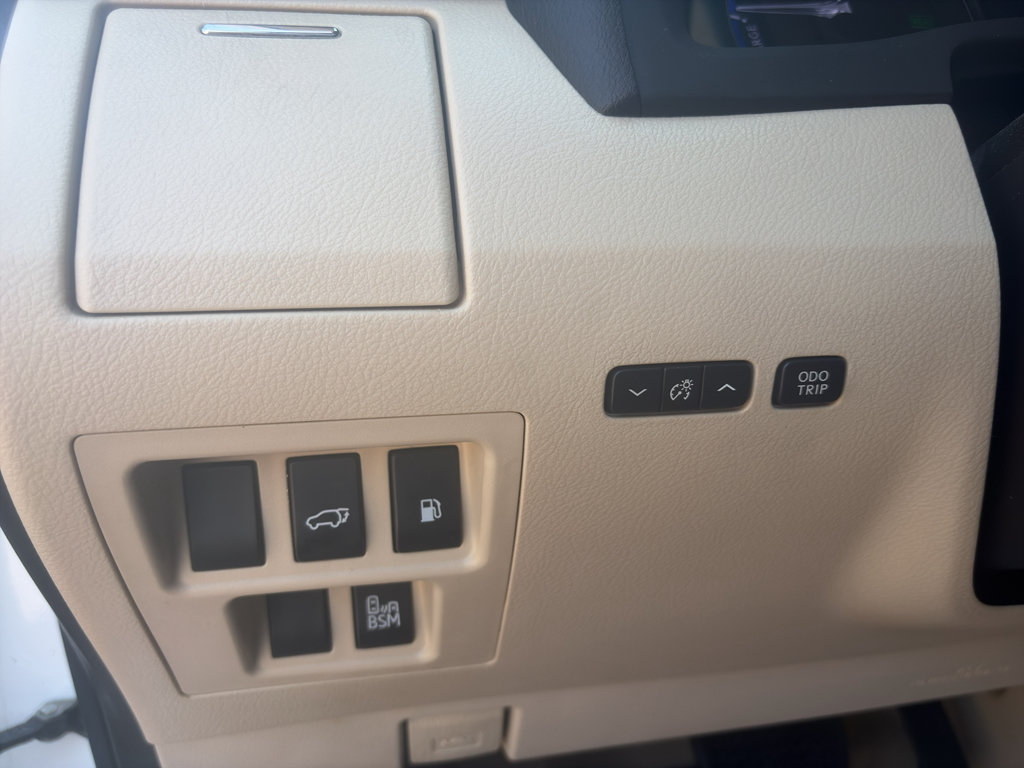 Used 2015 Lexus RX 450h AWD image 16