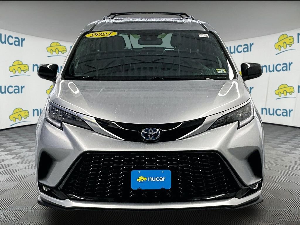 Used 2021 Toyota Sienna XSE w/ XSE Plus Package AWD/4WD image 2