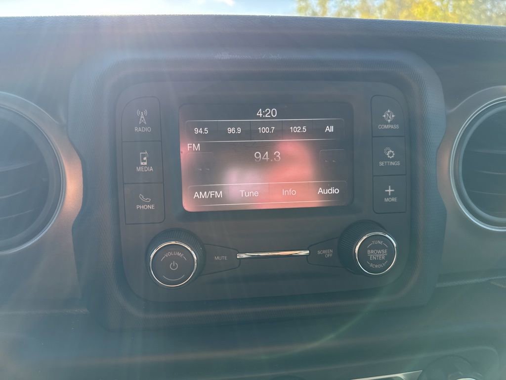 Used 2021 Jeep Gladiator Willys image 24