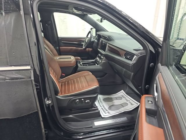 Used 2023 GMC Yukon Denali Ultimate AWD/4WD image 8