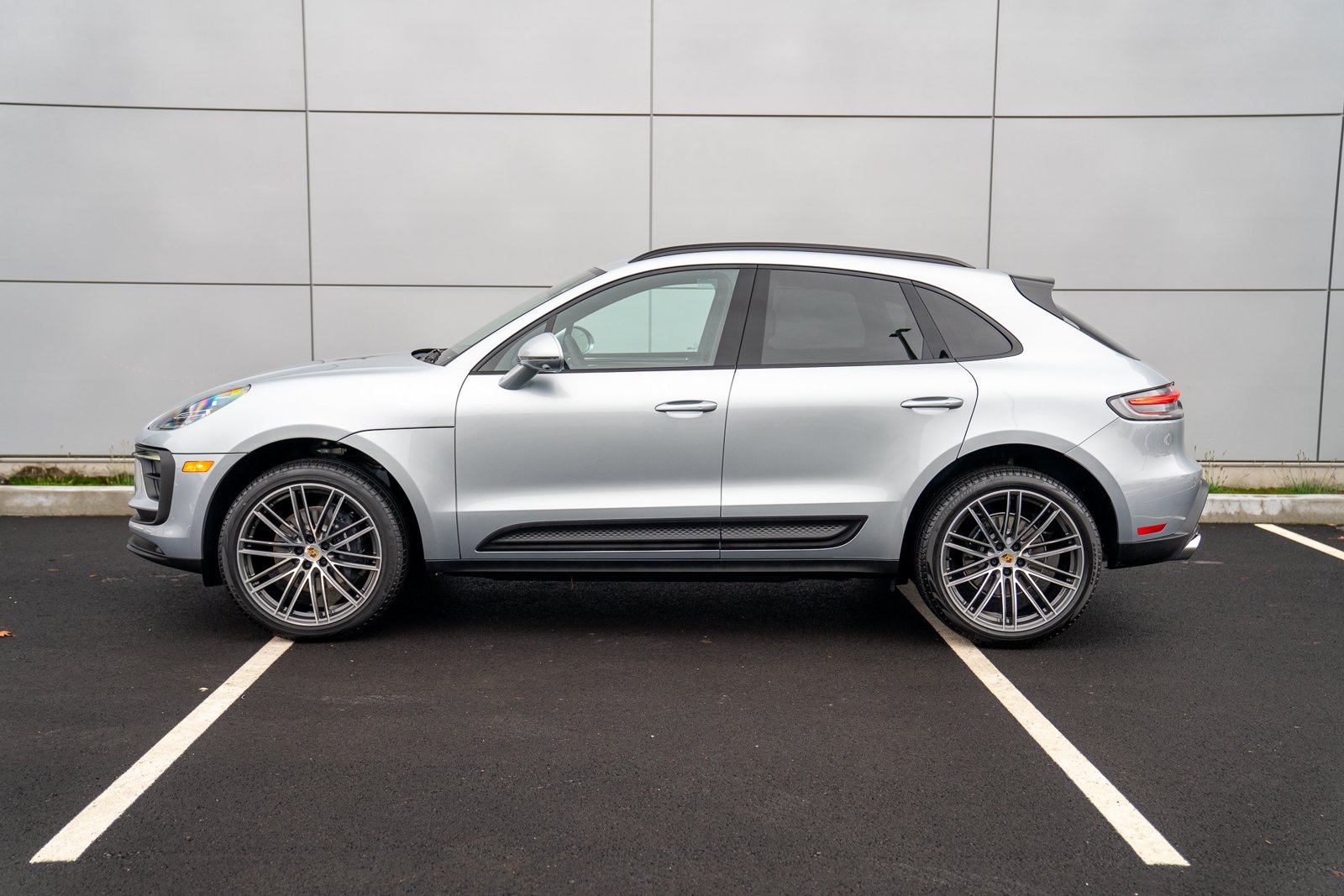 Certified 2026 Porsche Macan AWD/4WD image 2
