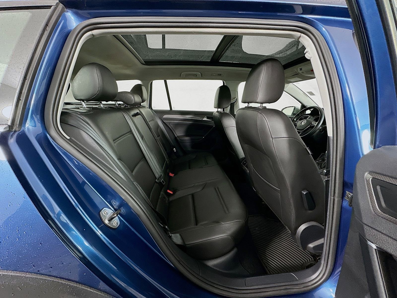 Used 2017 Volkswagen Golf Alltrack S image 29