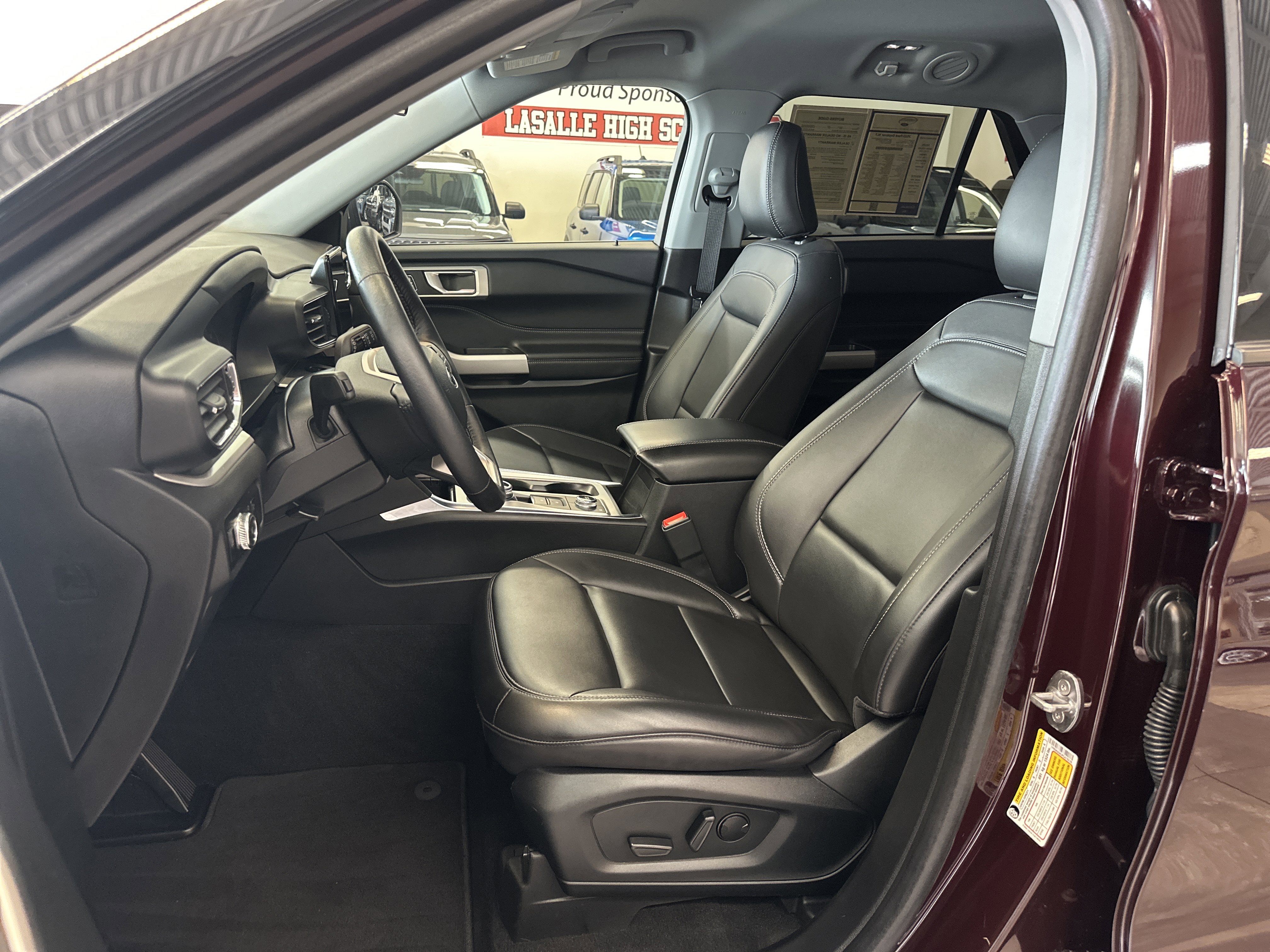 Used 2023 Ford Explorer XLT w/ Equipment Group 202A image 4