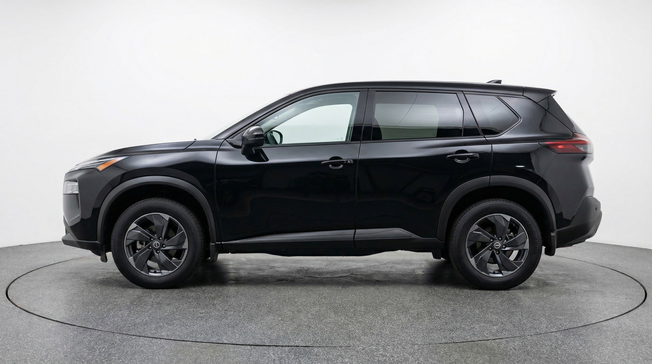 Used 2025 Nissan Rogue SV image 5