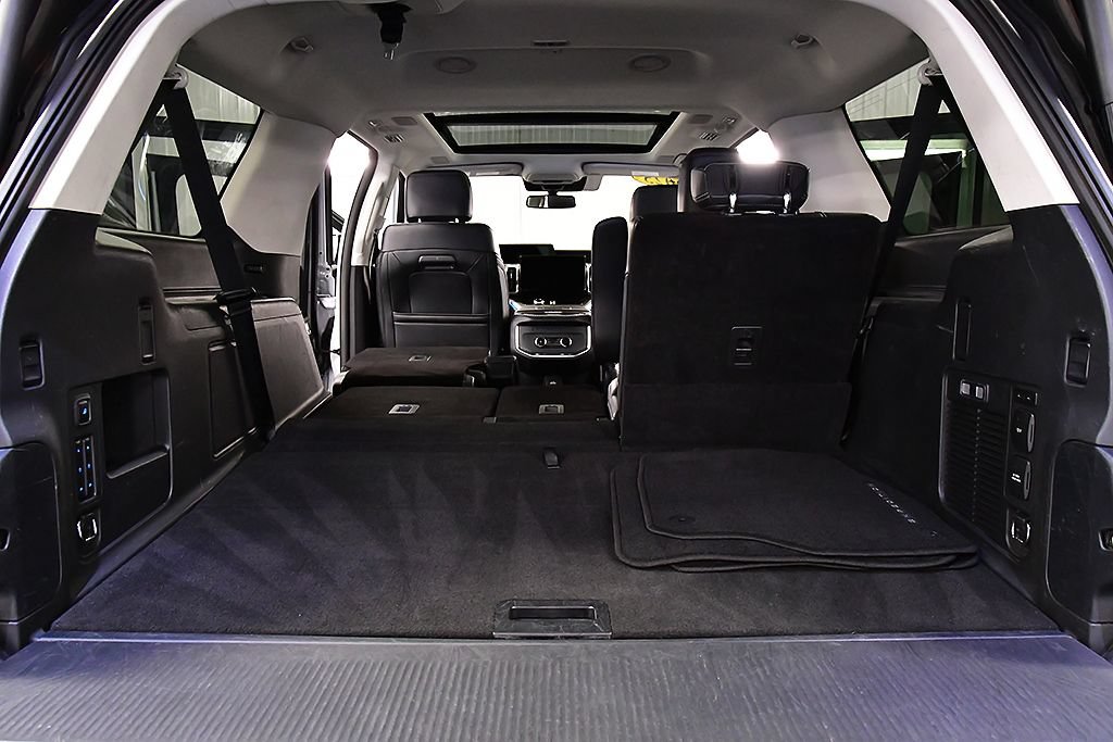 Used 2025 Ford Expedition Max Platinum w/ Driver's Package AWD/4WD image 32