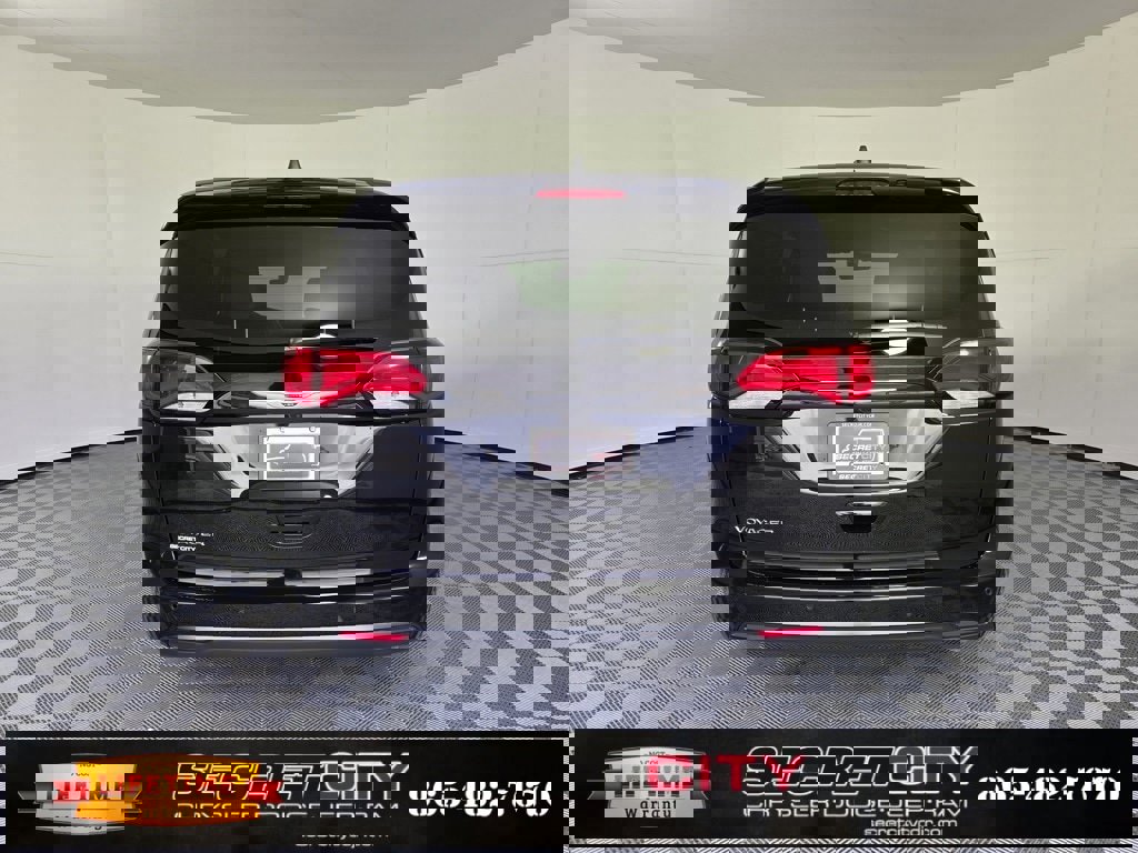 New 2026 Chrysler Voyager LX image 6