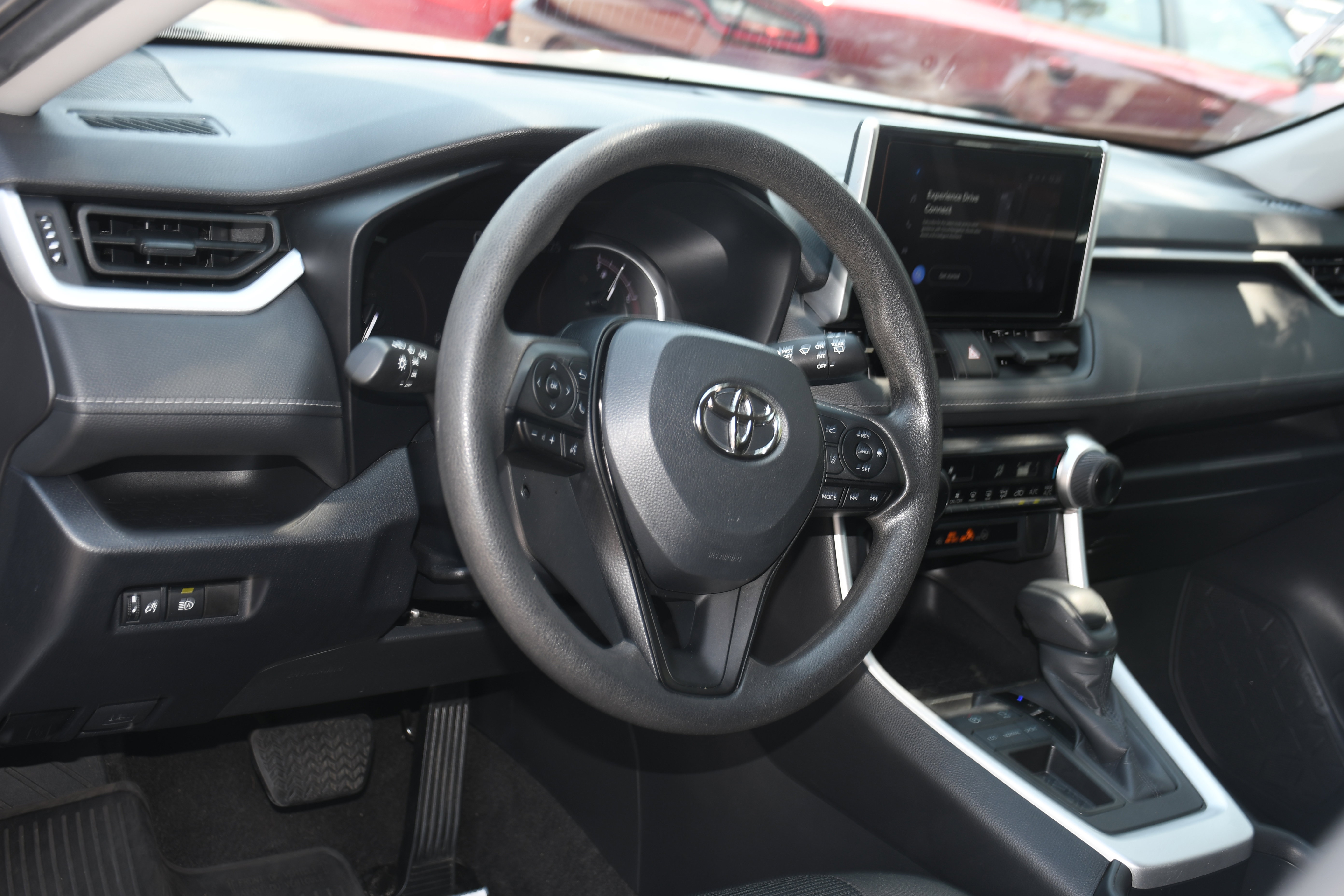 Used 2023 Toyota RAV4 LE FWD image 8