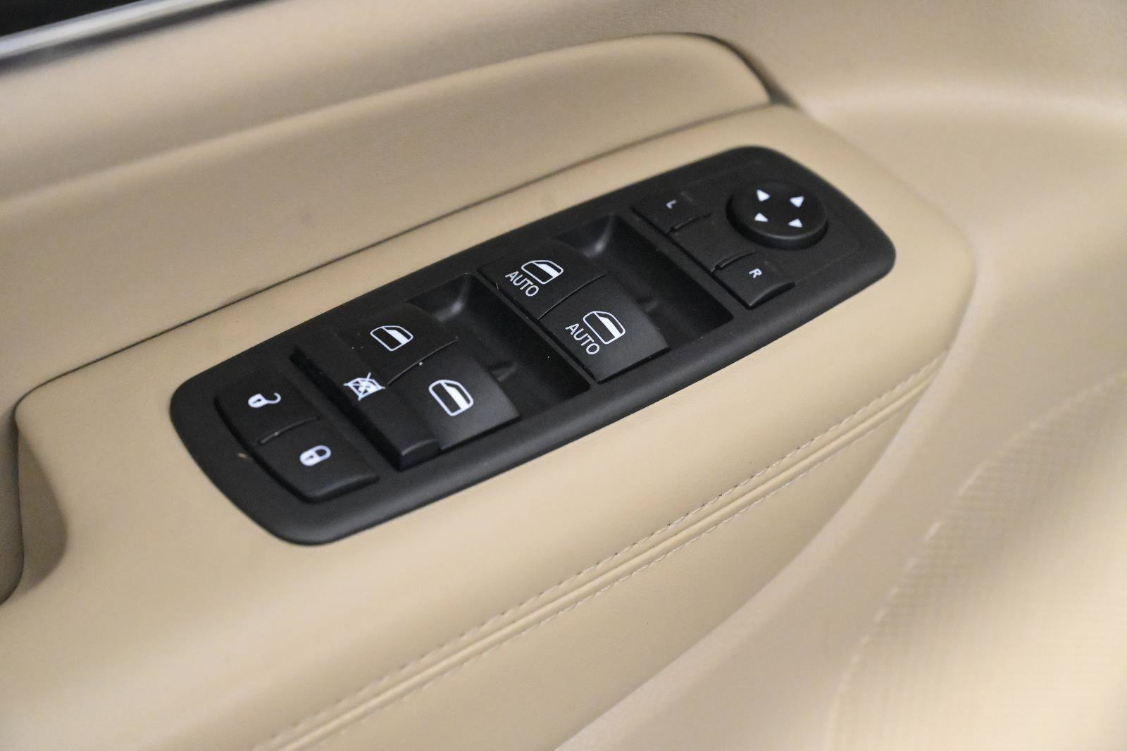 Used 2021 Jeep Grand Cherokee Limited w/ Luxury Group II image 25