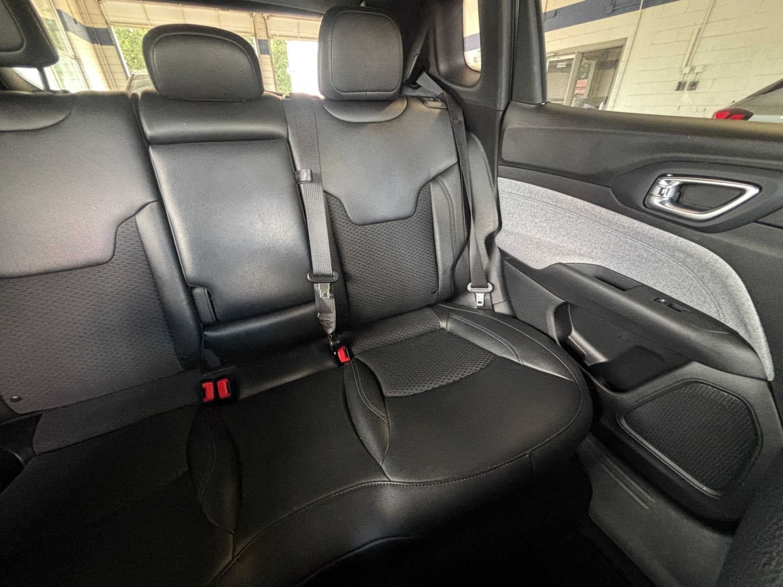 Used 2025 Jeep Compass Latitude AWD/4WD image 37