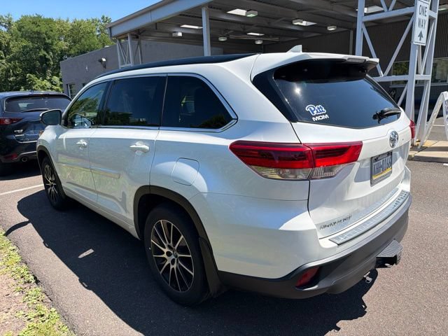 Used 2017 Toyota Highlander SE AWD/4WD image 6