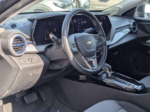 Used 2025 Chevrolet Trax LT w/ LT Convenience Package image 14