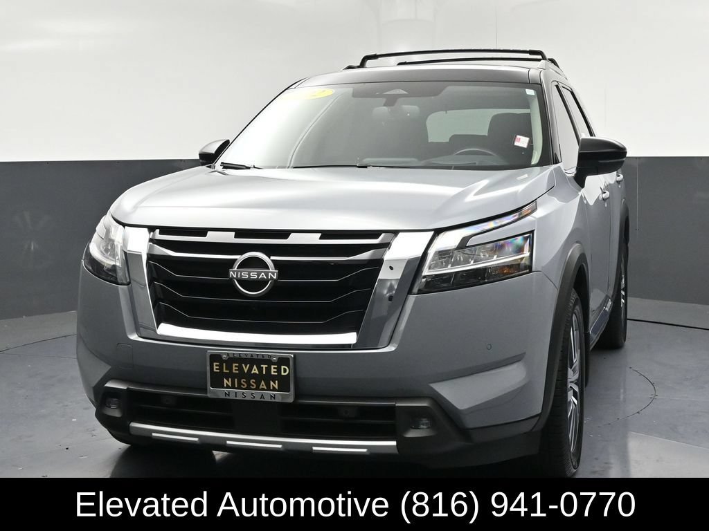 Used 2022 Nissan Pathfinder Platinum w/ Cargo Package AWD/4WD image 3