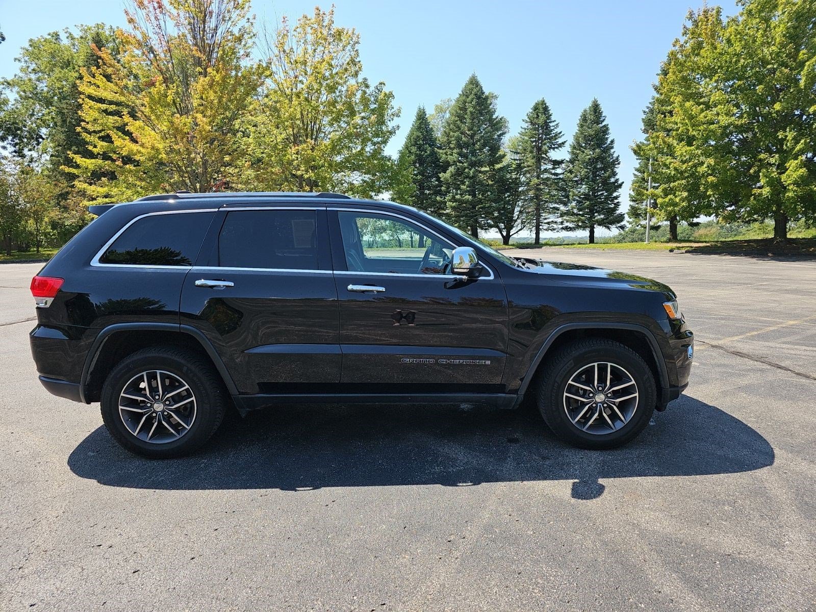 Used 2018 Jeep Grand Cherokee Limited AWD/4WD image 6