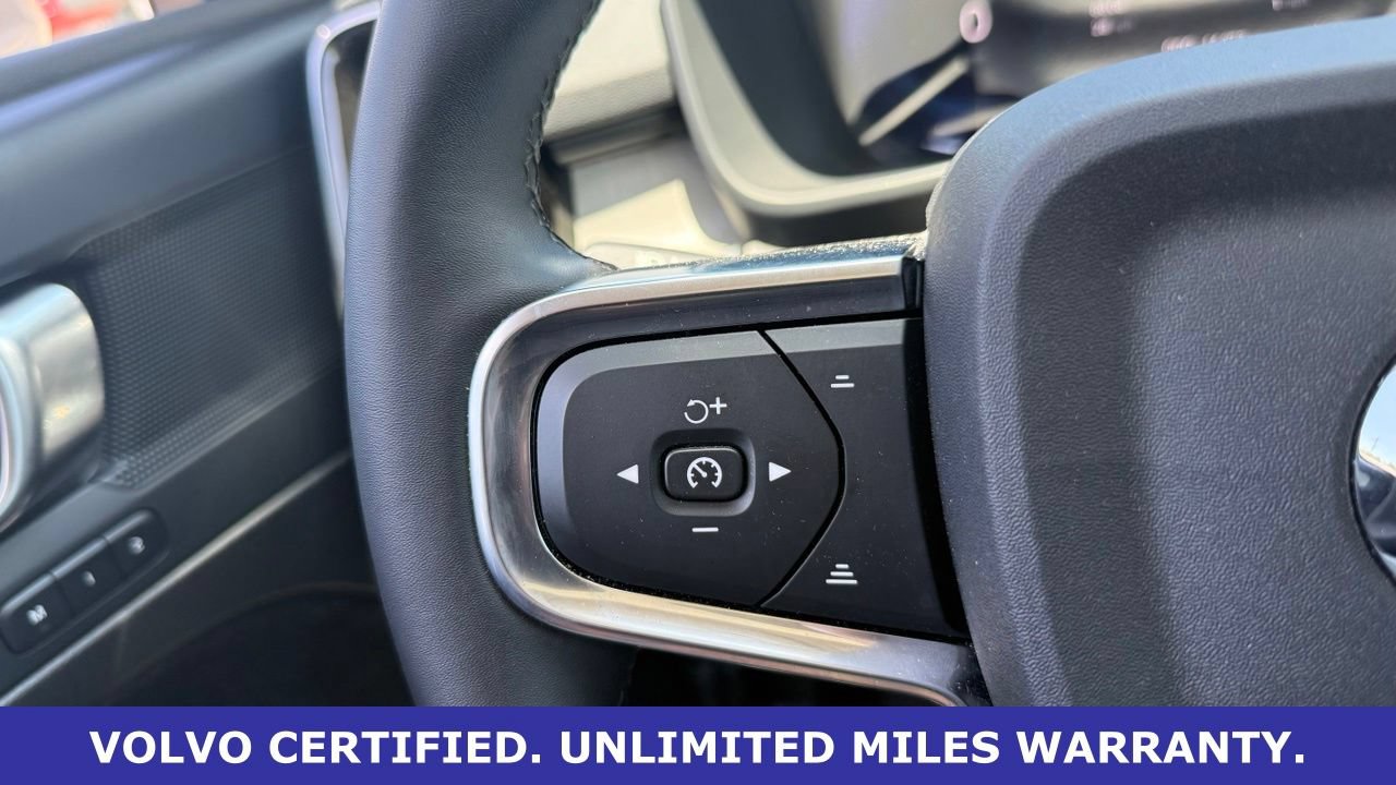 Certified 2025 Volvo XC40 B5 Plus AWD/4WD image 19