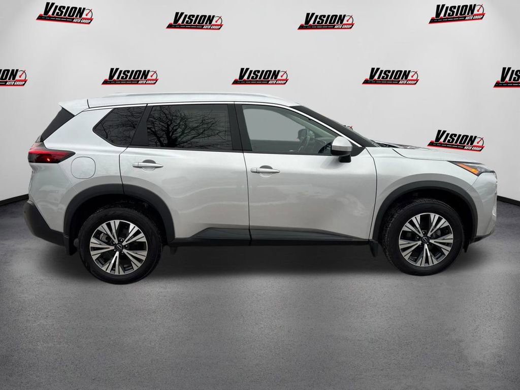 Used 2023 Nissan Rogue SV w/ SV Premium B Package image 4