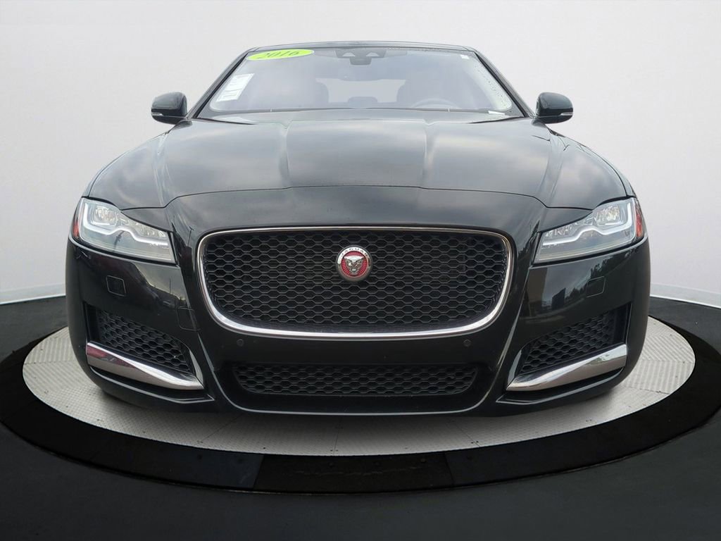 Used 2016 Jaguar XF Prestige image 8