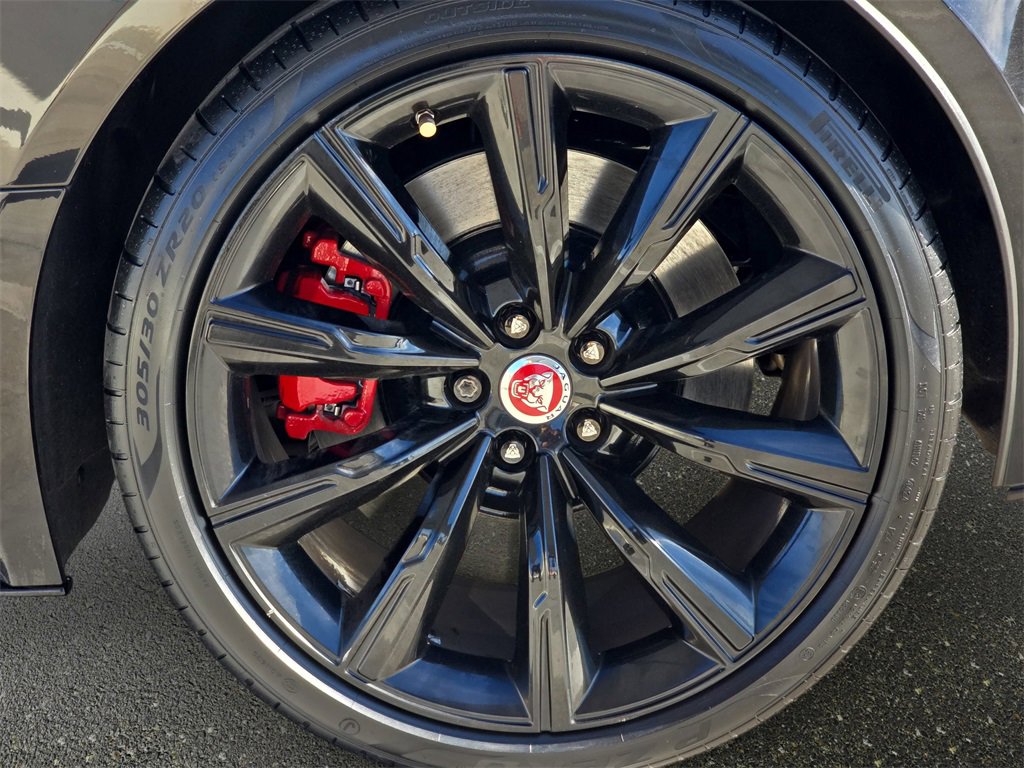 Certified 2022 Jaguar F-TYPE R image 31