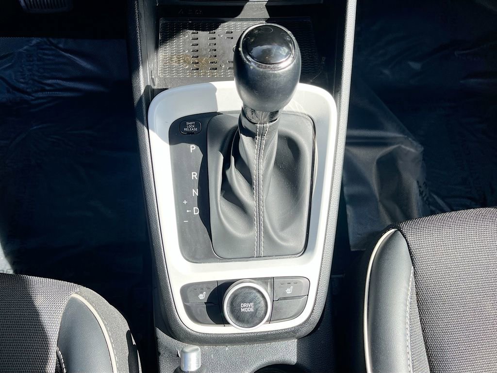 Used 2023 Hyundai Venue Limited w/ Cargo Package image 17