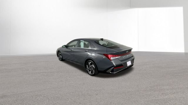 Certified 2025 Hyundai Elantra SEL FWD image 8
