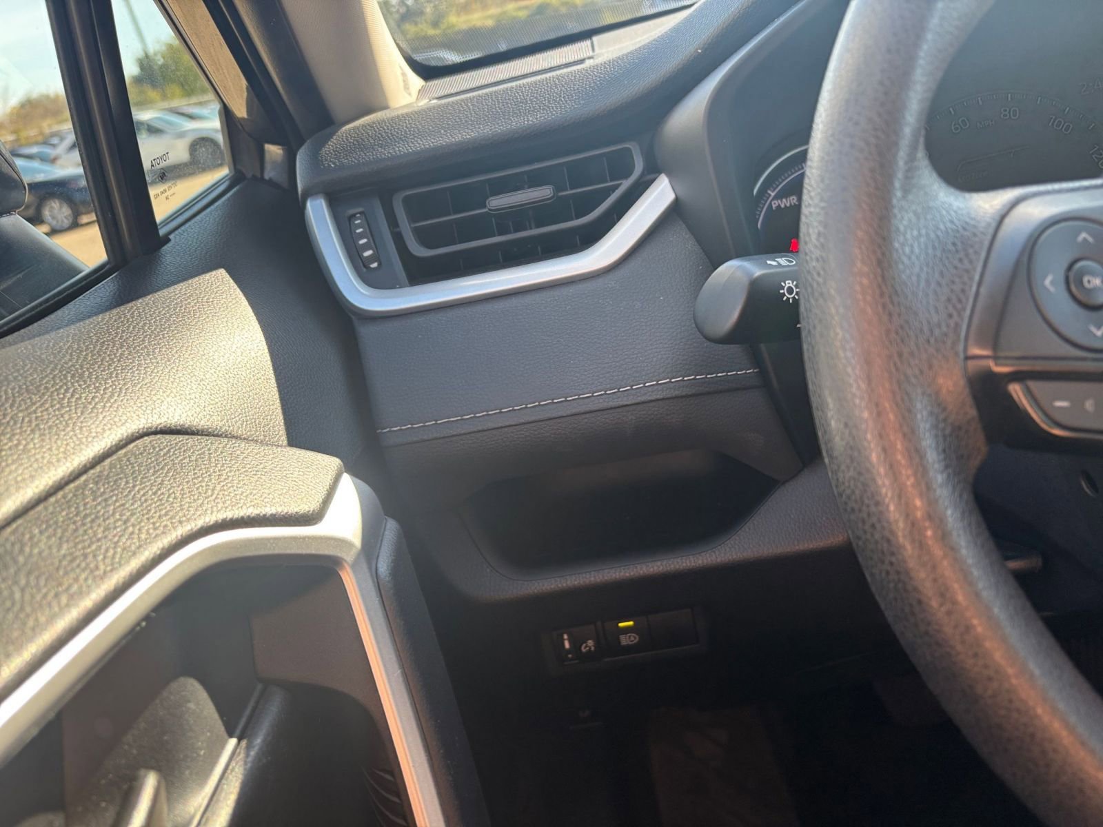 Used 2025 Toyota RAV4 LE image 33