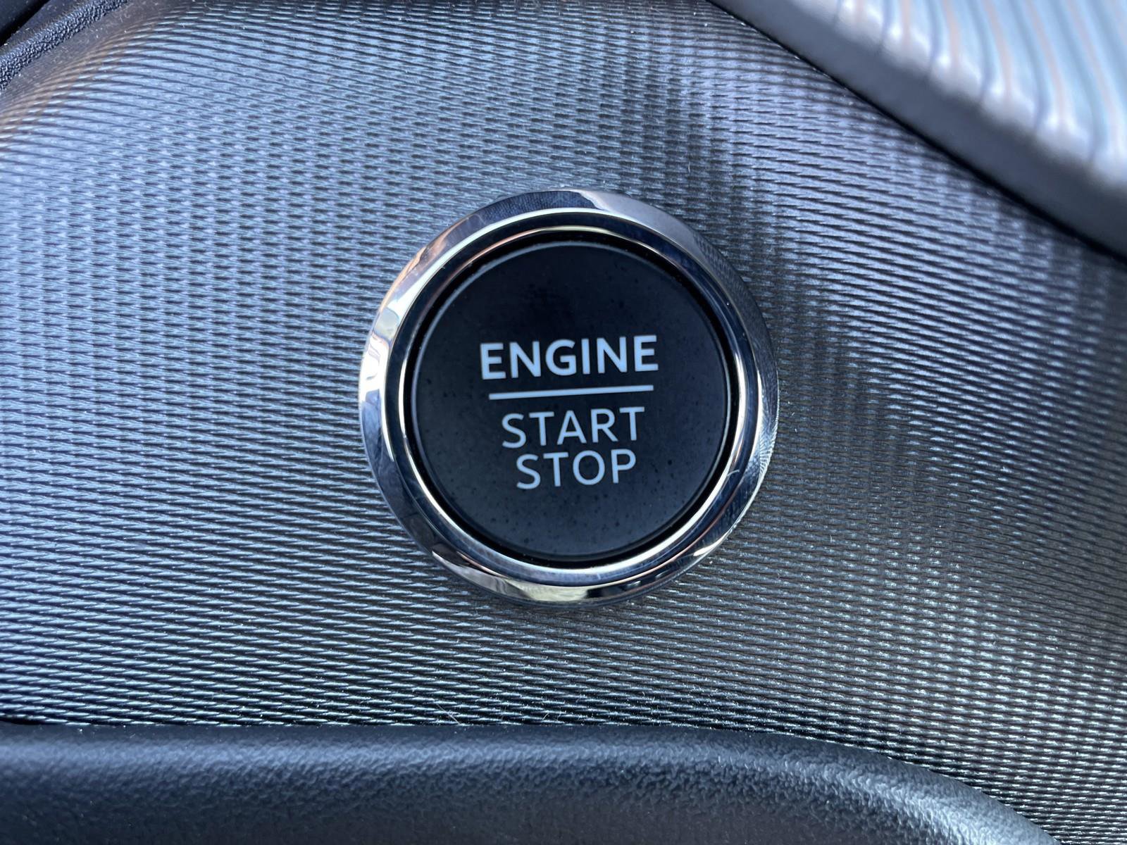 Used 2025 Ford Explorer ST-Line w/ ST-Line Street Pack image 17