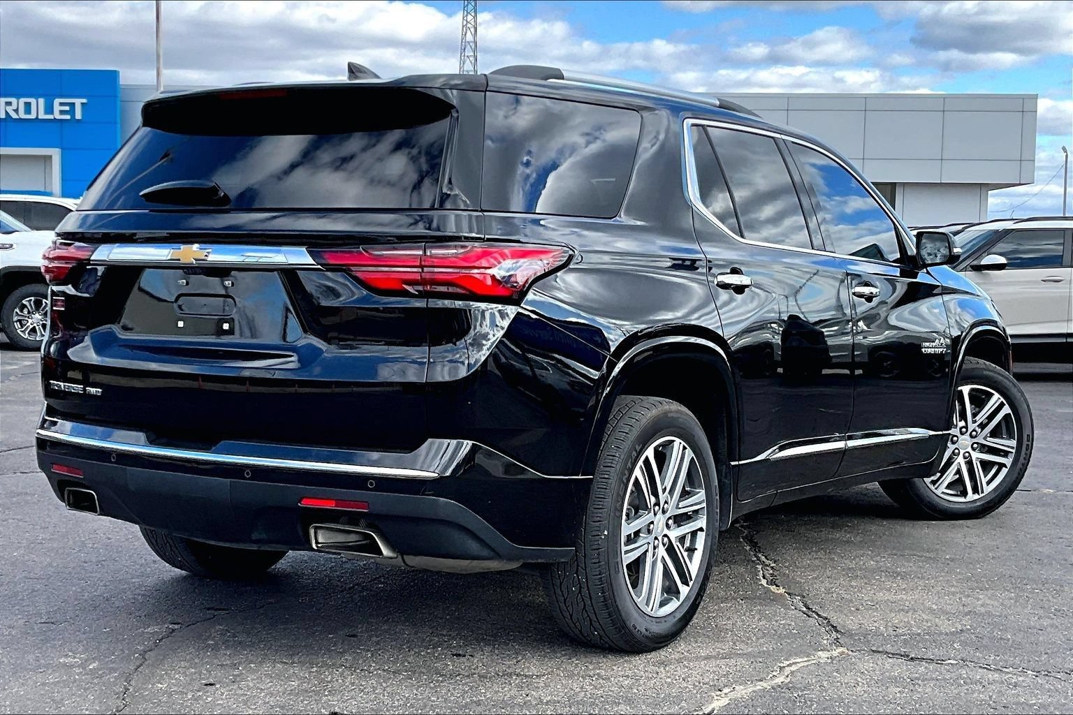 Used 2022 Chevrolet Traverse High Country w/ LPO, Floor Liner Package AWD/4WD image 2