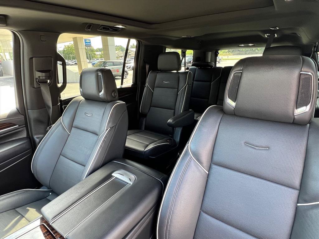 Used 2023 Cadillac Escalade ESV Premium Luxury AWD/4WD image 26