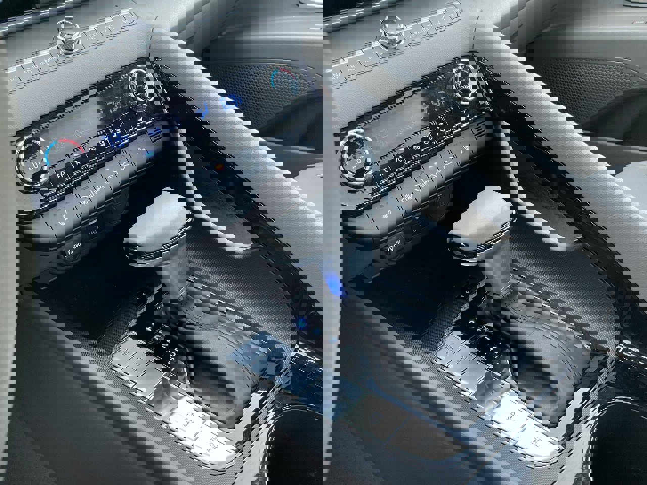 Used 2025 Hyundai Elantra SEL image 34