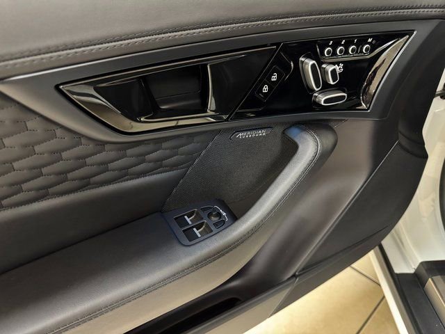 Used 2023 Jaguar F-TYPE Coupe image 7