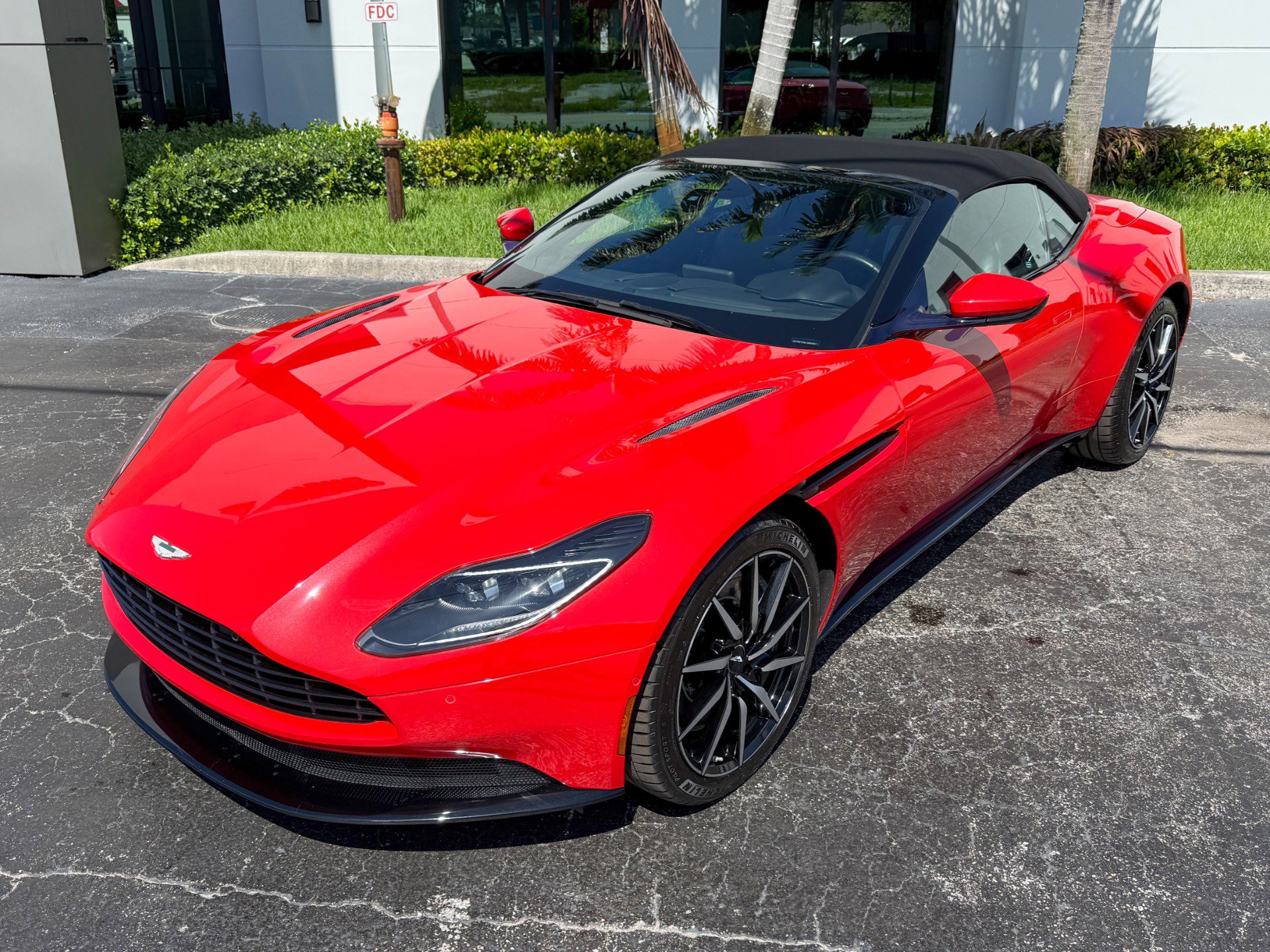 Used 2020 Aston Martin DB11 Volante RWD image 27